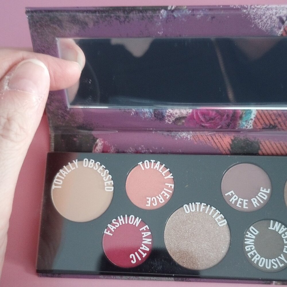 NEW Risktaker MAC Palette - Picture 3 of 10